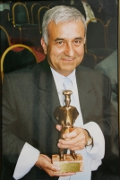 Frank Sándor 2005-ben átvehette a vendéglátóipari szakma Oscar-díját, a Venesz József-díjat.