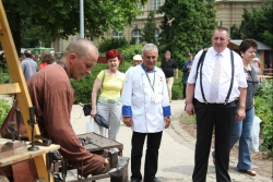 Csengő rímben szólt a kalapács