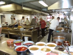 A Fehértói Halászcsárda és Panzió modern, korszerű konyhája a HACCP minőségbiztosítási rendszer követelményeinek is megfelel és gondoskodik az ízletes, egészséges és higiénikus ételek elkészítéséről.
